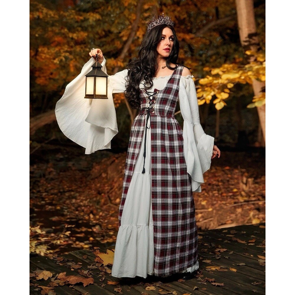 corset dress ideal for the season so you can combine it with a white background